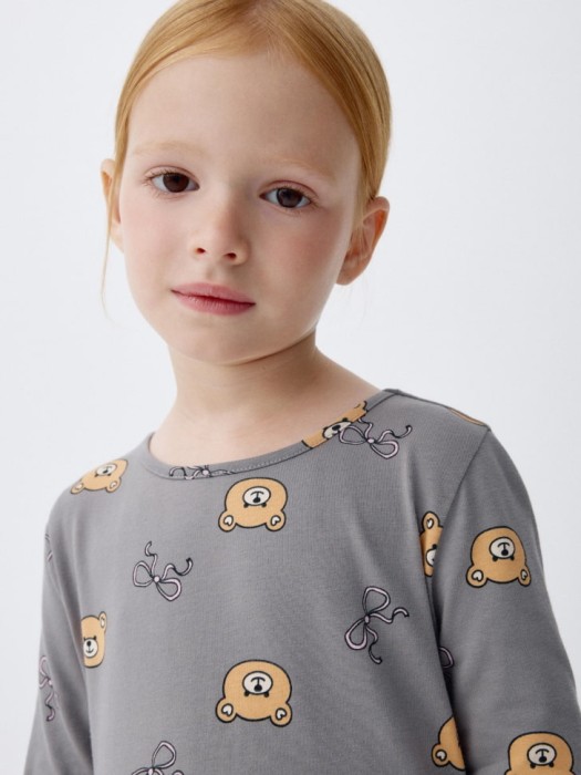 трикотажное платье с принтом для девочек от бренда sela вид слева