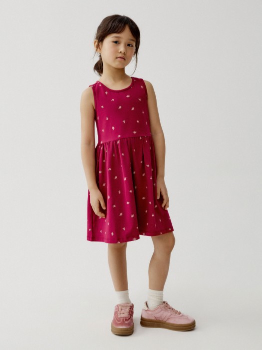 трикотажное платье с принтом для девочек от бренда sela вид слева
