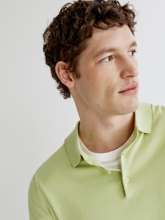 трикотажное поло с коротким рукавом по цене 2299 руб вид справа