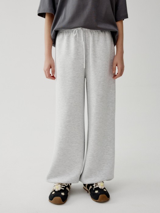 трикотажные брюки оверсайз для девочек от бренда sela вид слева