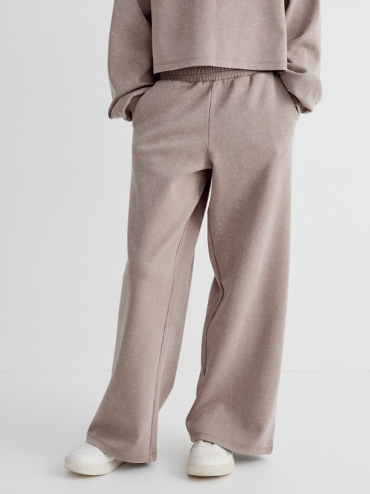 трикотажные брюки с эффектом стирки для девочек от бренда sela вид слева