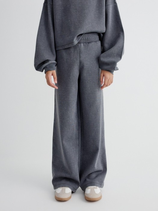 трикотажные брюки с эффектом стирки для девочек от бренда sela вид слева