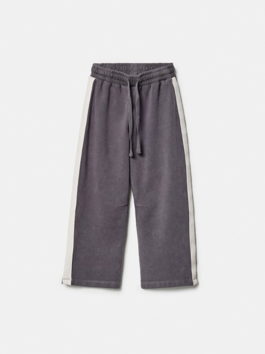 трикотажные брюки с лампасами для мальчиков по цене 1699 руб вид справа