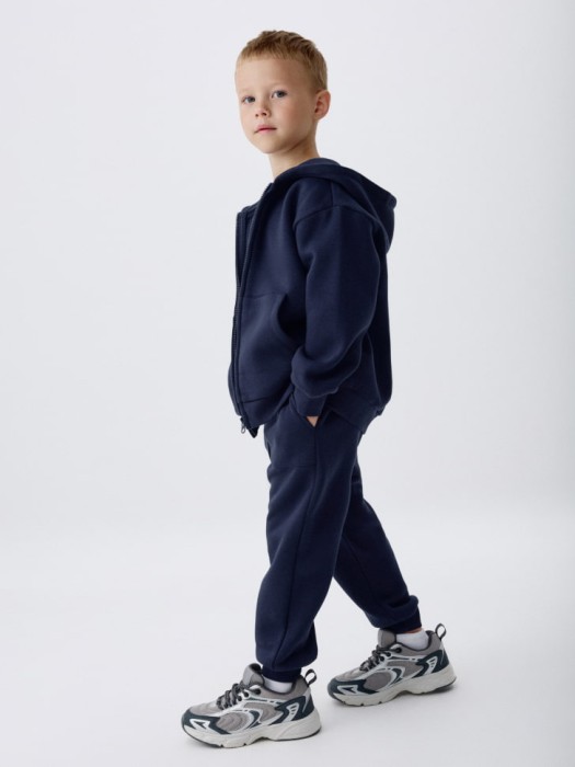 трикотажные джоггеры детские от бренда sela вид слева