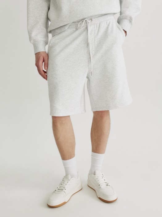 трикотажные прямые шорты от бренда sela вид слева