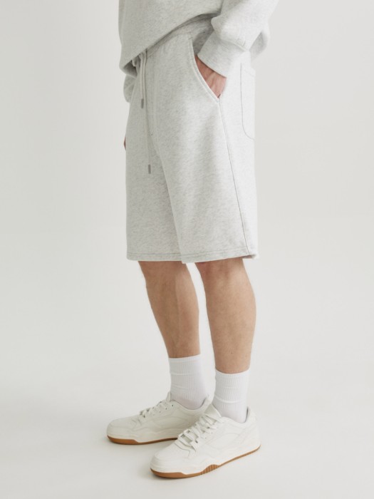 трикотажные прямые шорты по цене 1999 руб вид справа