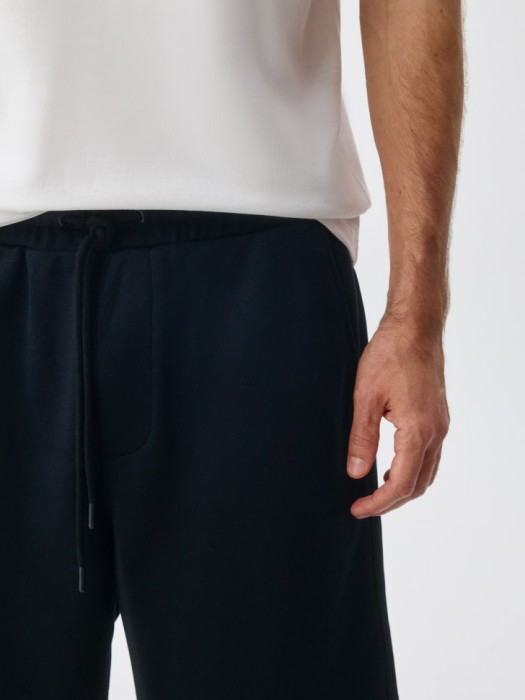 трикотажные прямые шорты по цене 1999 руб вид справа