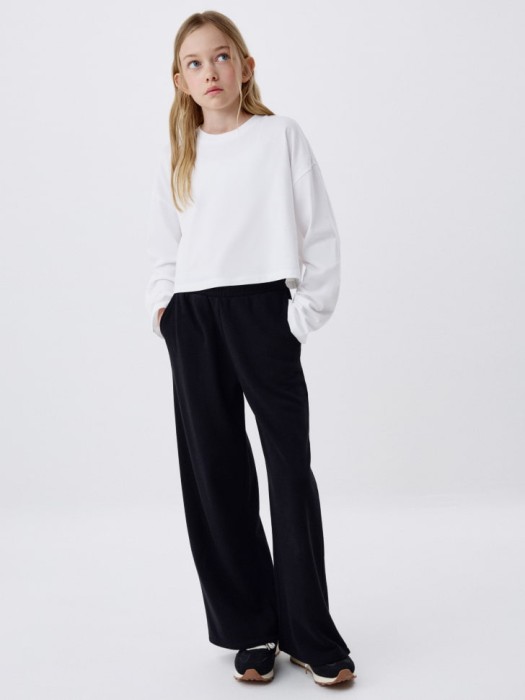 трикотажные широкие брюки для девочек от бренда sela вид слева