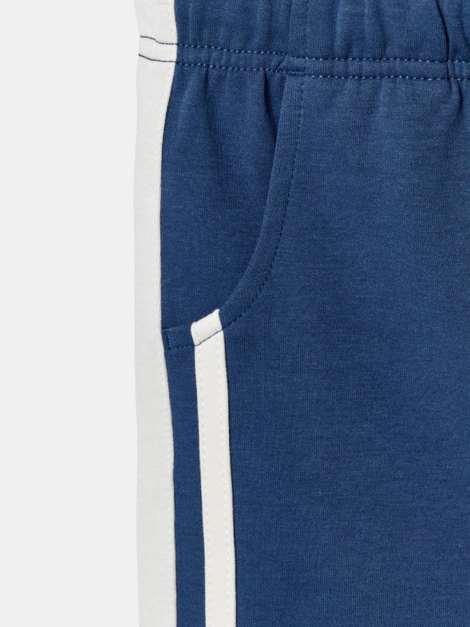 трикотажные шорты с лампасами для мальчиков из россии вид сбоку