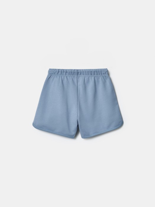 трикотажные шорты с патчем для мальчиков от бренда sela вид слева