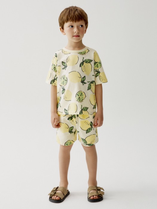 трикотажные шорты с принтом для мальчиков от бренда sela вид слева