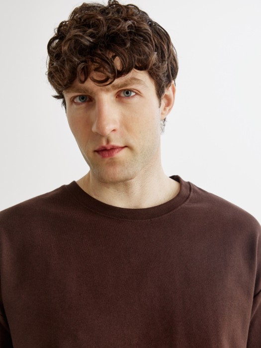 трикотажный костюм из футболки и шорт из россии вид сбоку