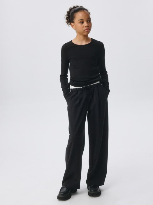 трикотажный лонгслив в рубчик для девочек от бренда sela вид слева