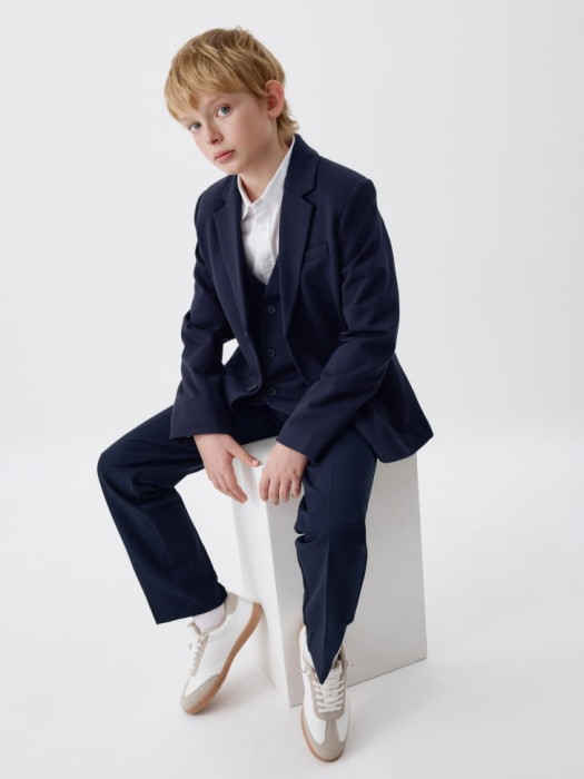 трикотажный пиджак slim fit для мальчиков от бренда sela вид слева