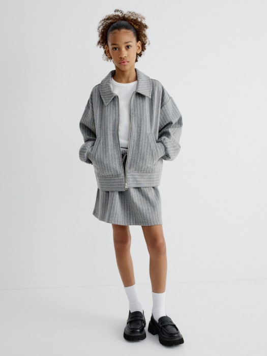 трикотажный жакет в полоску для девочек от бренда sela вид слева