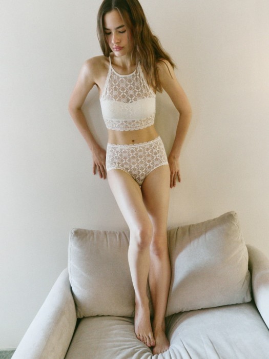 трусы-кюлоты из кружева от бренда sela вид слева