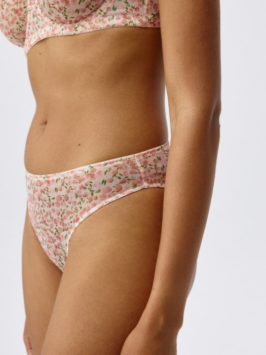 трусы-слипы из сетчатой ткани от бренда sela вид слева