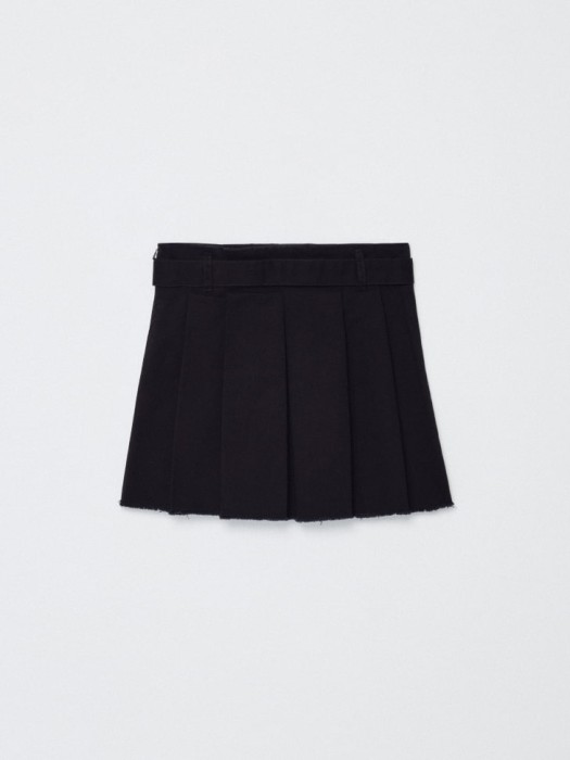 Товар черного цвета с внутренней стороны