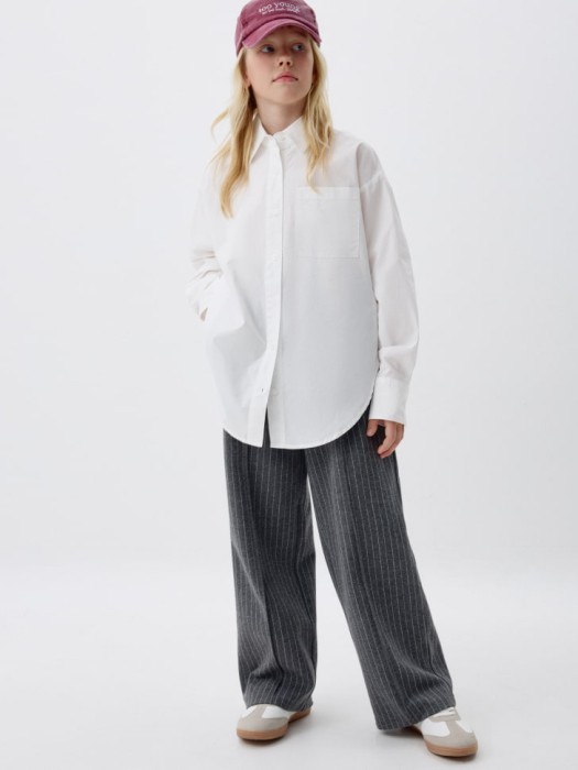 удлиненная белая рубашка для девочек универсального стиля с лицевой стороны