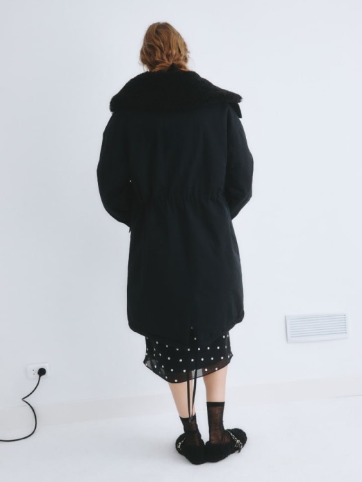 удлиненная парка из линейки  young из россии вид сбоку