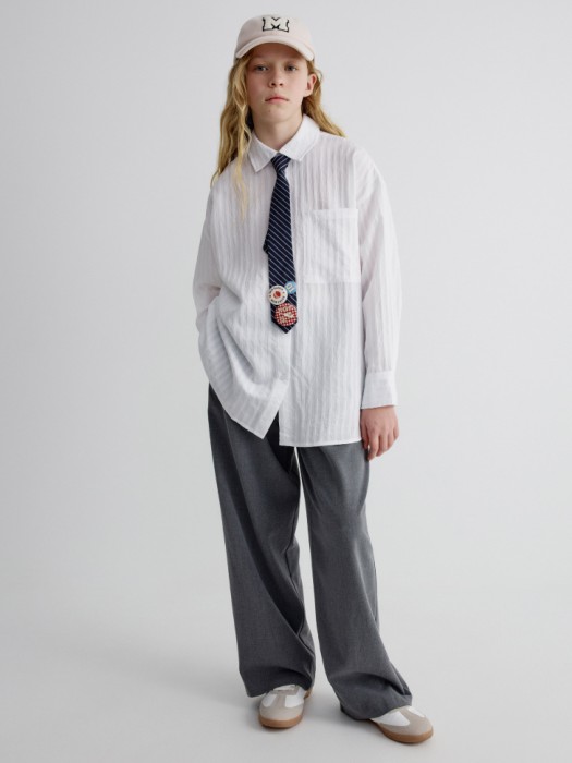 удлиненная рубашка в полоску для девочек от бренда sela вид слева