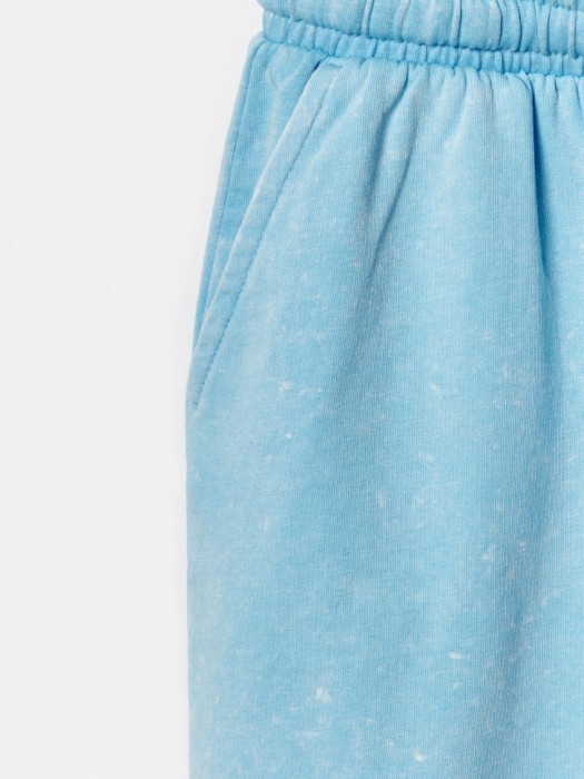 удлиненные шорты с эффектом стирки для мальчиков из россии вид сбоку