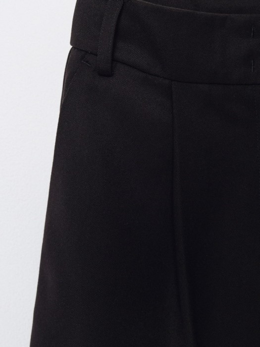 удлиненные шорты с защипами для девочек из россии вид сбоку