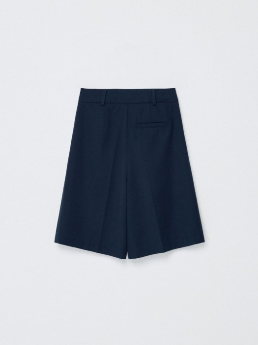 удлиненные шорты с защипами для девочек по цене 1799 руб вид справа