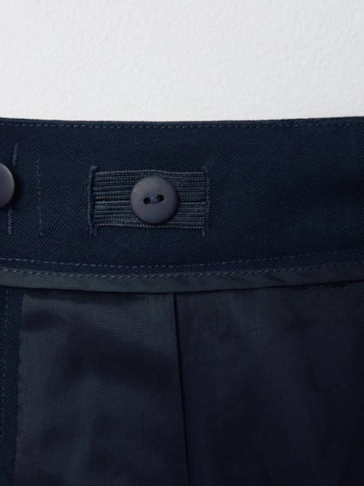 удлиненные шорты с защипами для девочек из россии вид сбоку