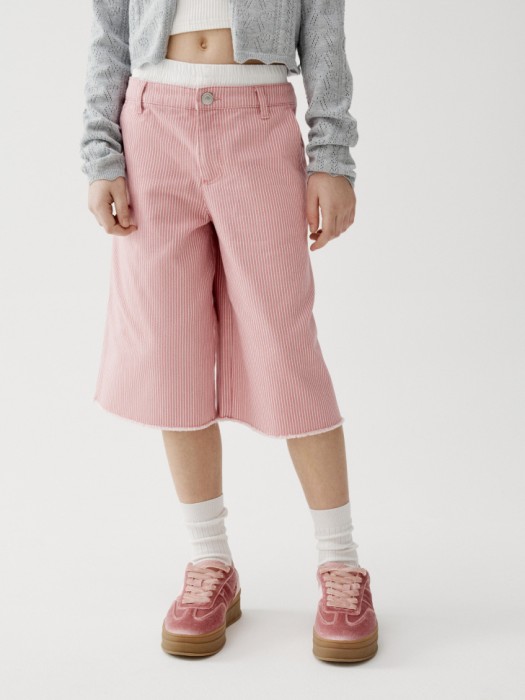 удлиненные шорты в полоску с двойным поясом для девочек от бренда sela вид слева
