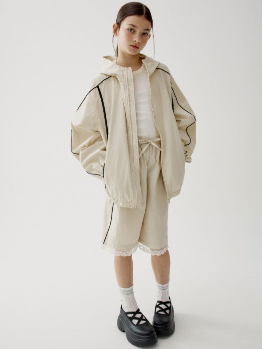 удлиненные шорты в спортивном стиле для девочек от бренда sela вид слева