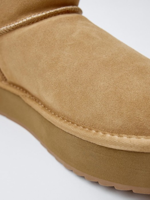 угги из натуральной замши с подкладкой из меха из замши спереди