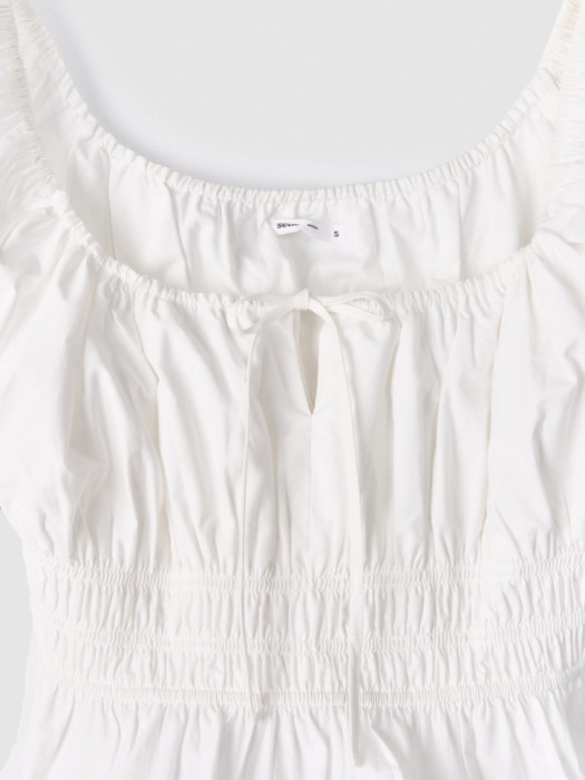 укороченная блузка из хлопка с объемными рукавами от бренда sela вид слева