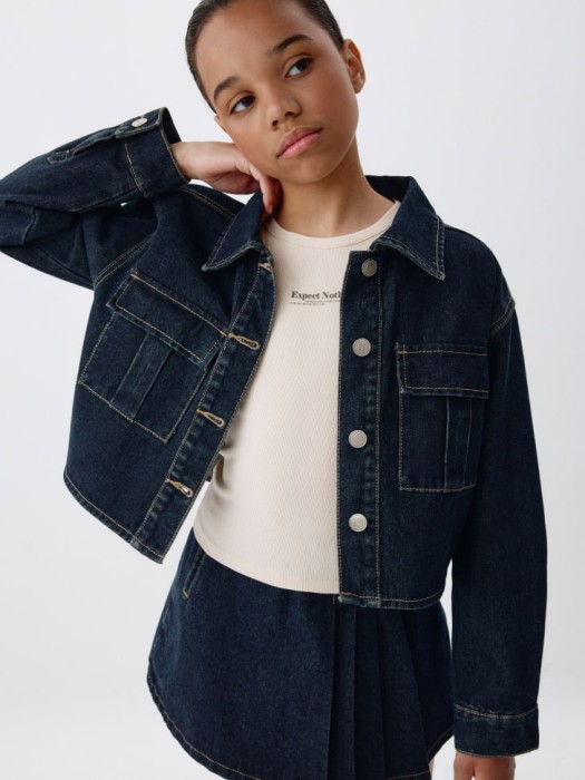 укороченная джинсовая куртка для девочек из россии вид сбоку