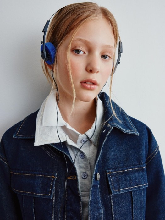 укороченная джинсовая куртка для девочек универсального стиля с лицевой стороны