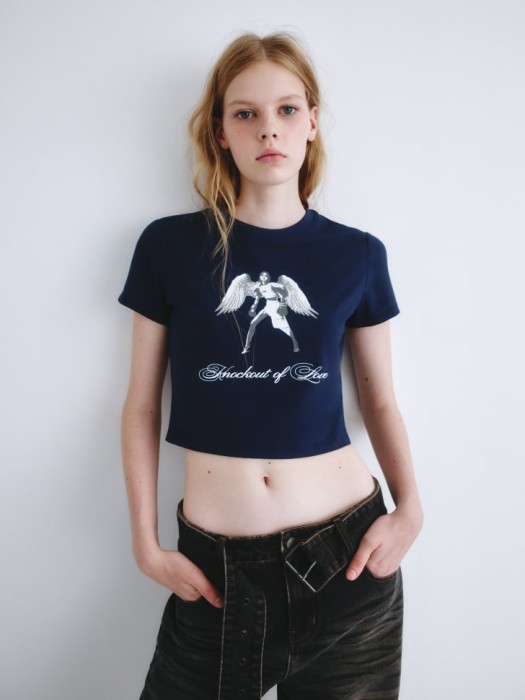 укороченная футболка из линейки  young из россии вид сбоку