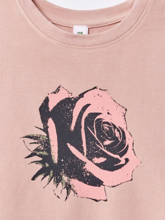 укороченная футболка с принтом для девочек из россии вид сбоку