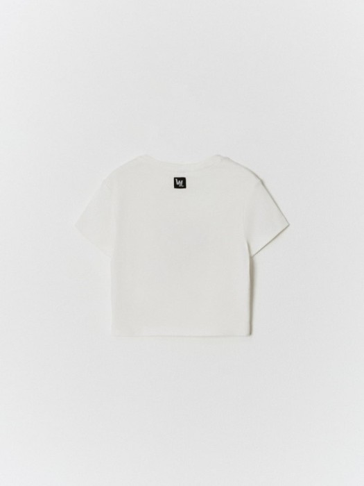 укороченная футболка с принтом w24 для девочек из россии вид сбоку