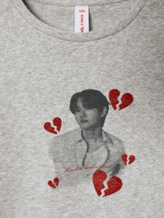 укороченная футболка с принтом w24 для девочек из россии вид сбоку