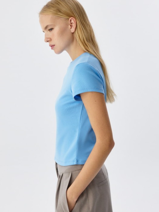 укороченная футболка-топ с пич-эффектом из россии вид сбоку