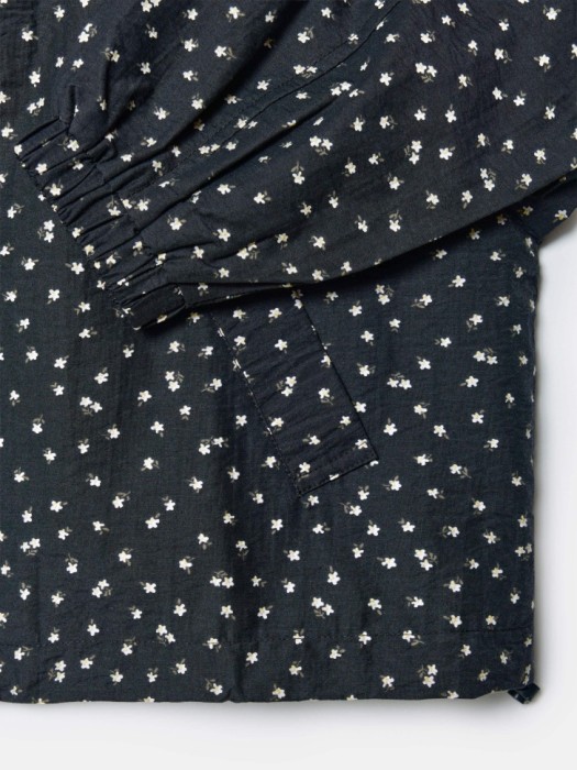 укороченная куртка с принтом для девочек по цене 2799 руб вид справа