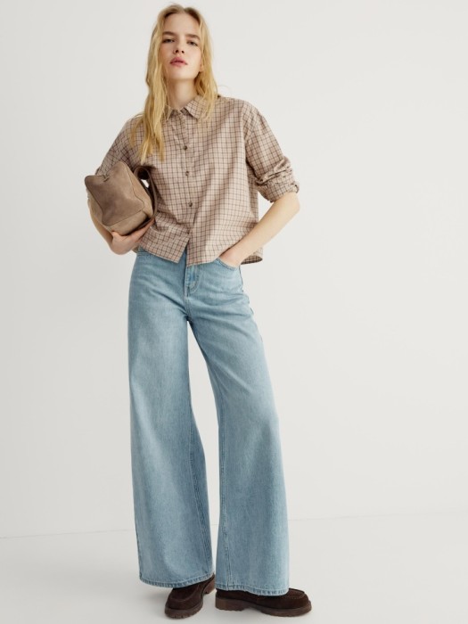 укороченная рубашка из хлопка в клетку от бренда sela вид слева