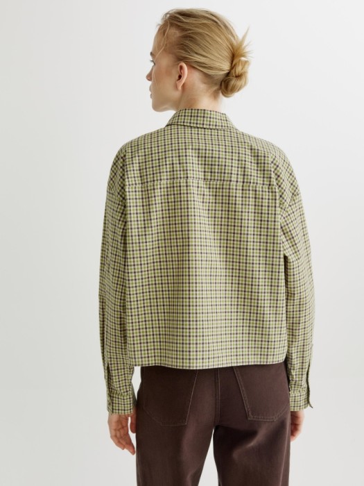 укороченная рубашка из хлопка в клетку по цене 2799 руб вид справа