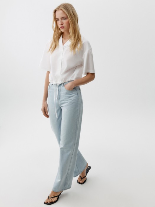 укороченная рубашка из смесового хлопка и тенселя от бренда sela вид слева