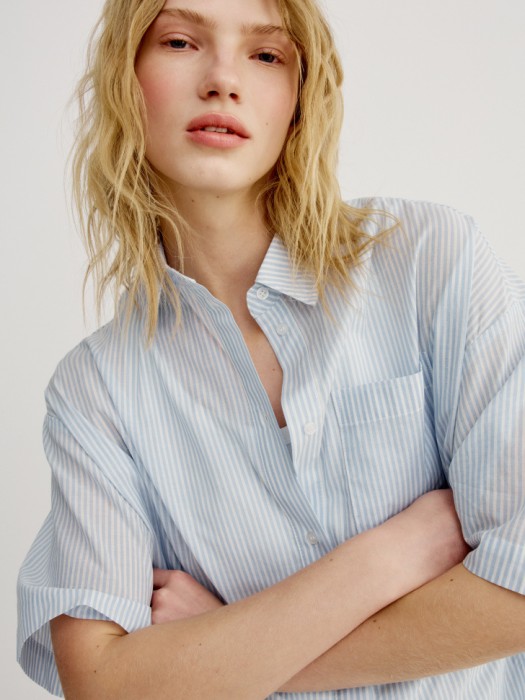 укороченная рубашка оверсайз из хлопка по цене 1999 руб вид справа