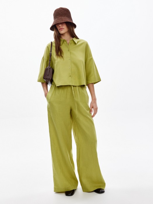 укороченная рубашка оверсайз из смесового льна от бренда sela вид слева