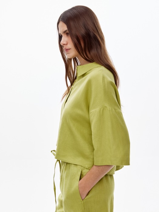 укороченная рубашка оверсайз из смесового льна из россии вид сбоку