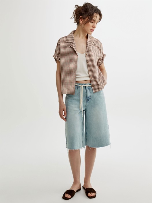 укороченная рубашка с коротким рукавом из хлопка от бренда sela вид слева