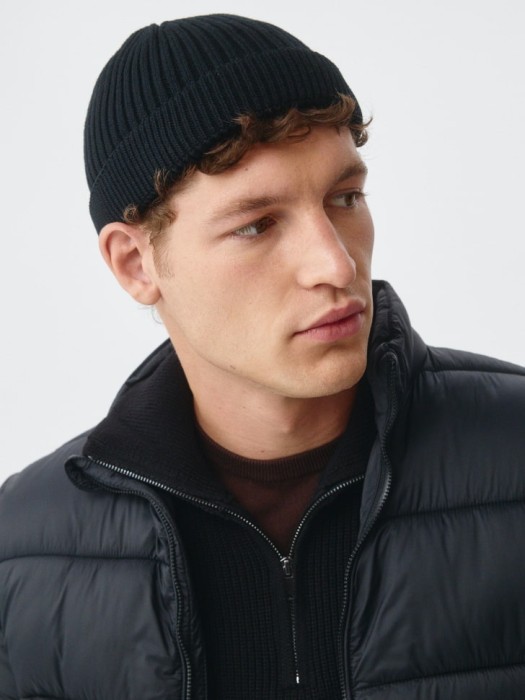 укороченная шапка-бини в рубчик 4680798393506 фотография