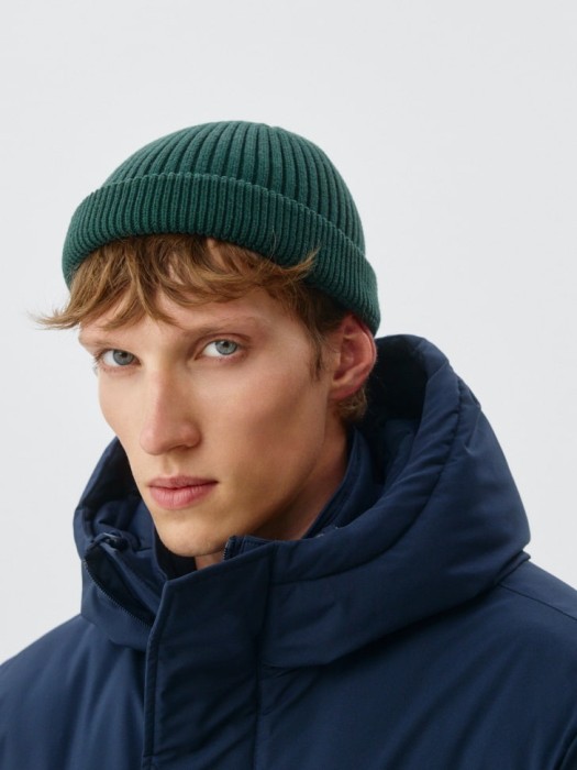 укороченная шапка-бини в рубчик 4680798393537 фотография